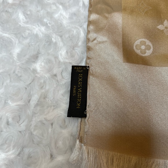 LOUIS VUITTON SILK Beige Monogram Capri Scarf - Picture 5 of 9
